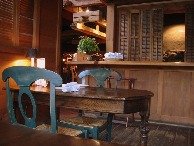 dřevěný jídelní set.jpg