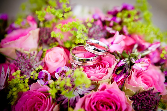 snubní prsteny, kytice